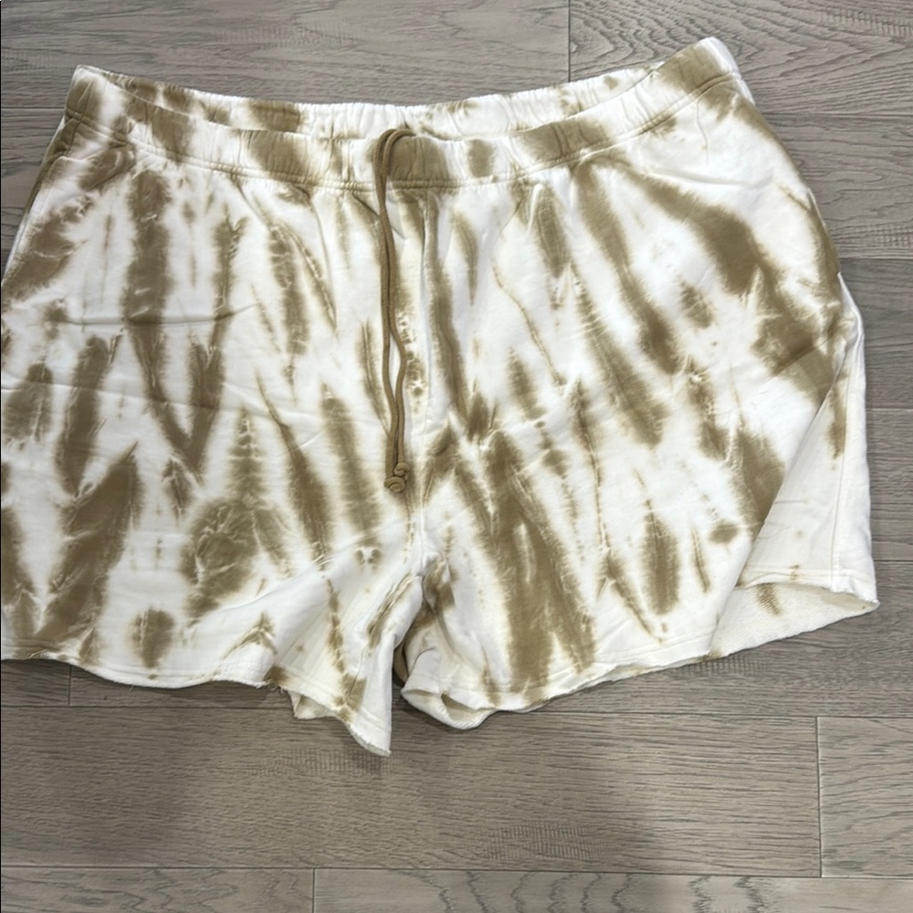 Good American Cream and Tan Athletic Shorts with Elastic Waistband
